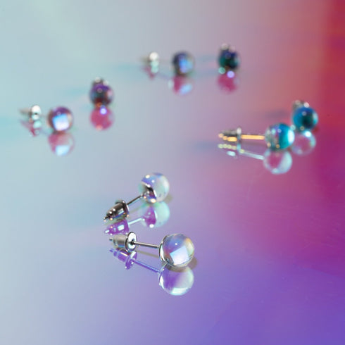 Regenbogen-Supernova | 925er Sterlingsilber | Mini-Ohrstecker aus Galaxieglas